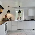 Hjalmsvider - 1km From The Sea By Interhome