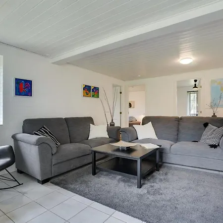 Hjalmsvider - 1km From The Sea By Interhome